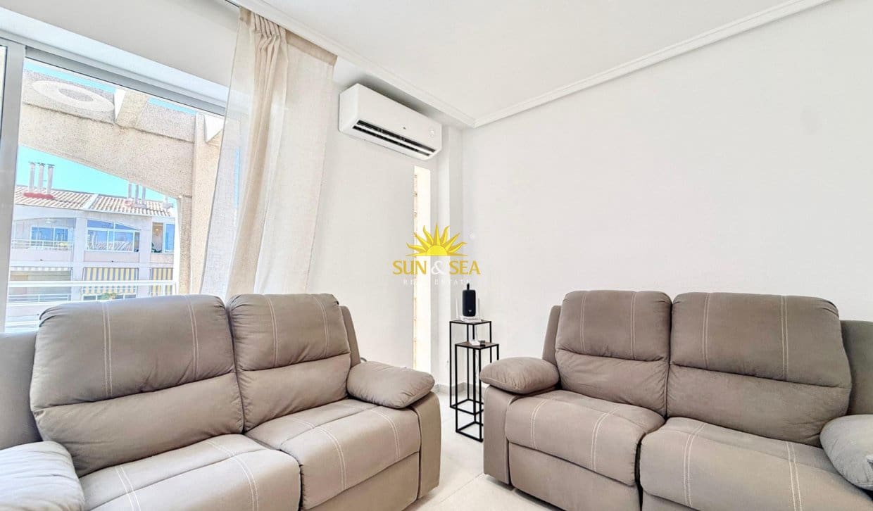 Appartement de 2 chambres à louer à Torrevieja avec piscine - 1 000 € (Ref: 10021635)