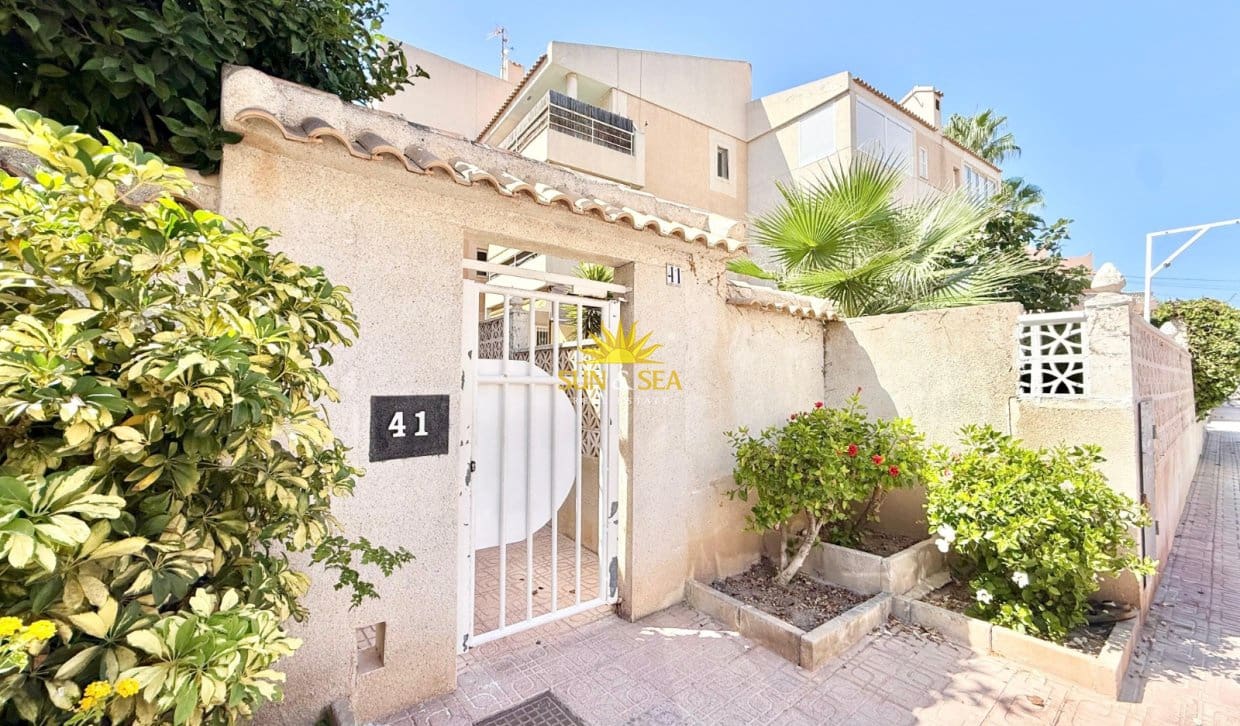 Appartement de 2 chambres à louer à Torrevieja avec piscine - 1 000 € (Ref: 10021635)