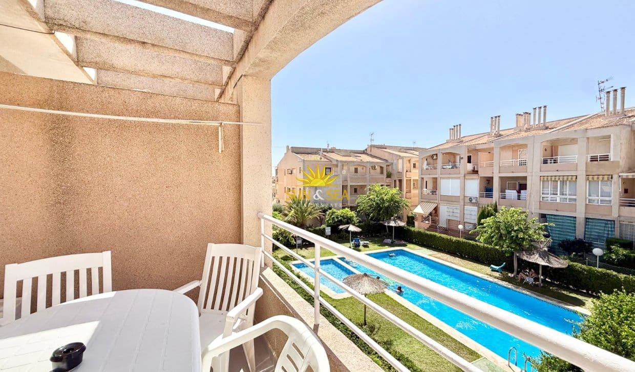 Appartement de 2 chambres à louer à Torrevieja avec piscine - 1 000 € (Ref: 10021635)