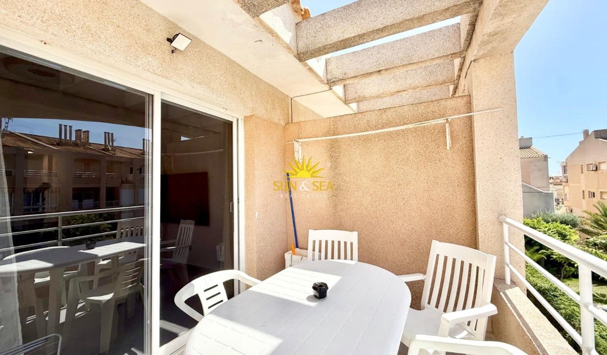 Appartement de 2 chambres à louer à Torrevieja avec piscine - 1 000 € (Ref: 10021635)