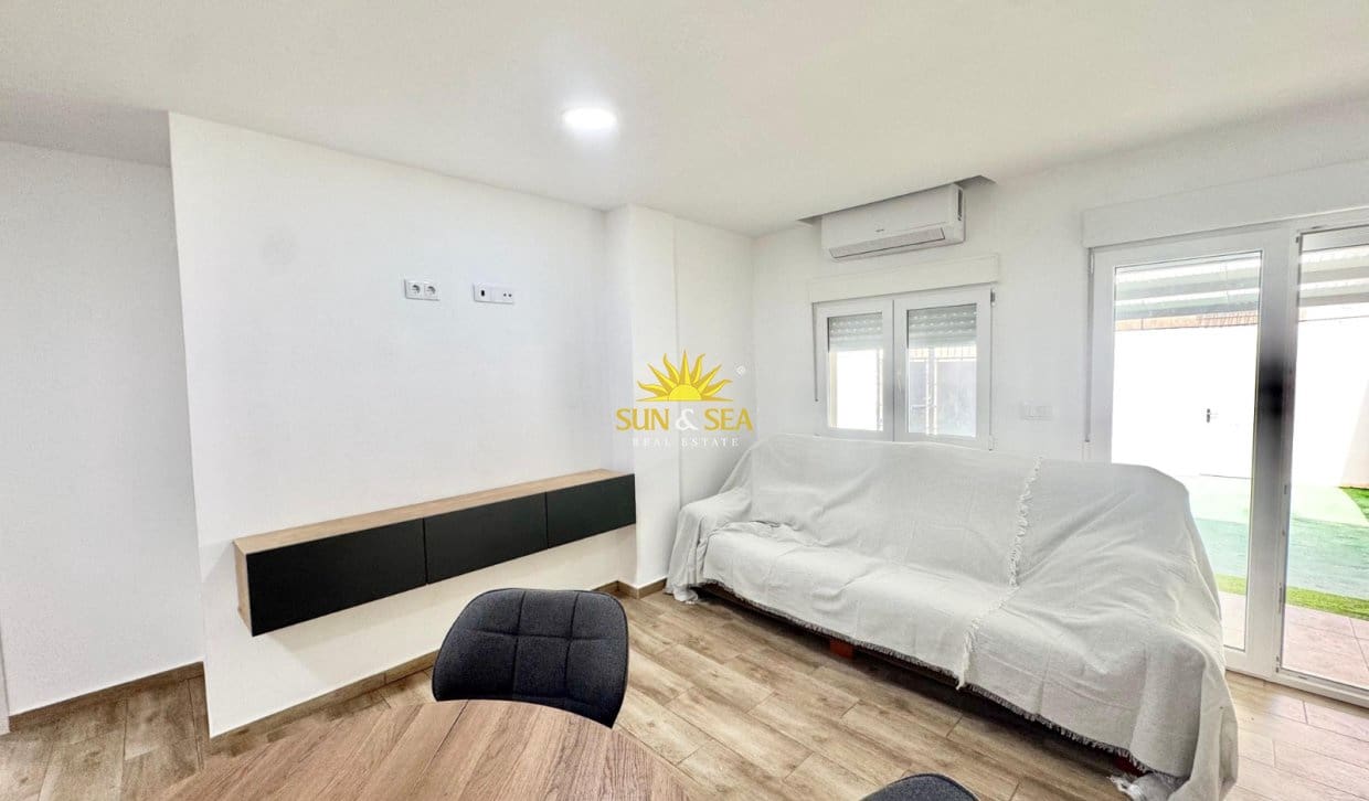 Villa/Maison de 1 chambre à louer à Orihuela - 650 € (Ref: 10021636)