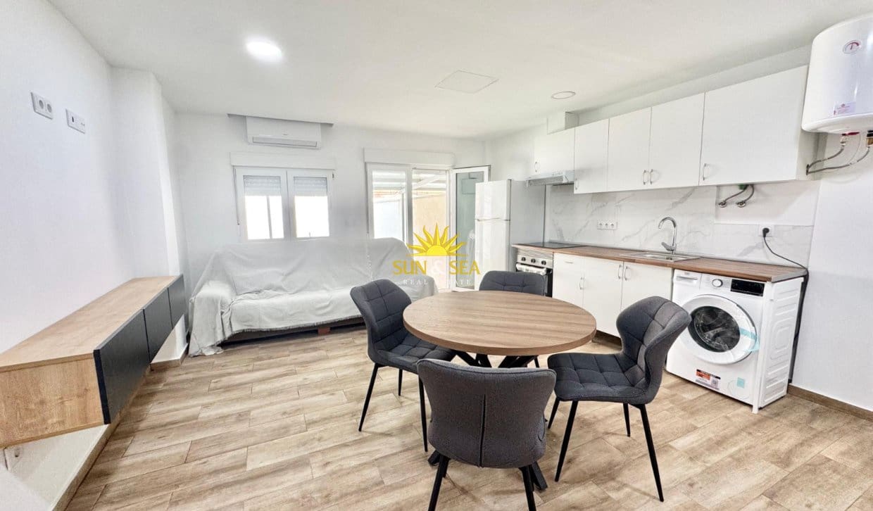 Villa/Maison de 1 chambre à louer à Orihuela - 650 € (Ref: 10021636)