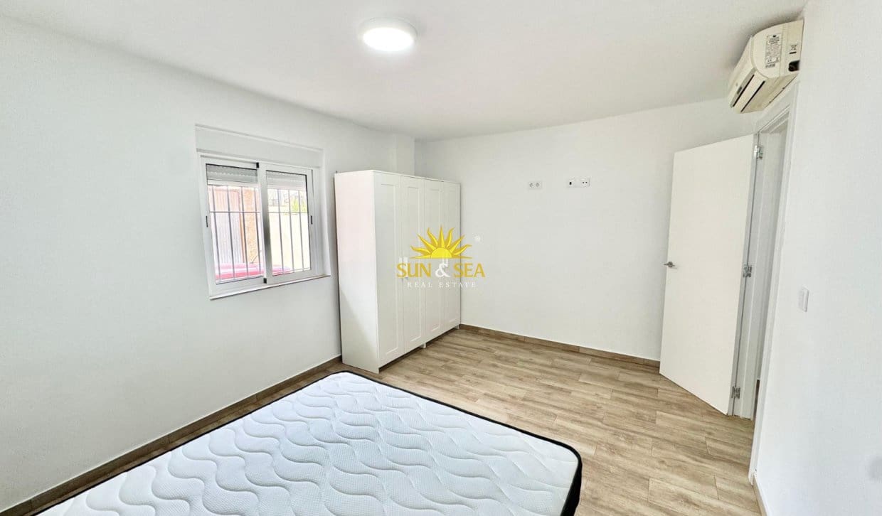 Villa/Maison de 1 chambre à louer à Orihuela - 650 € (Ref: 10021636)