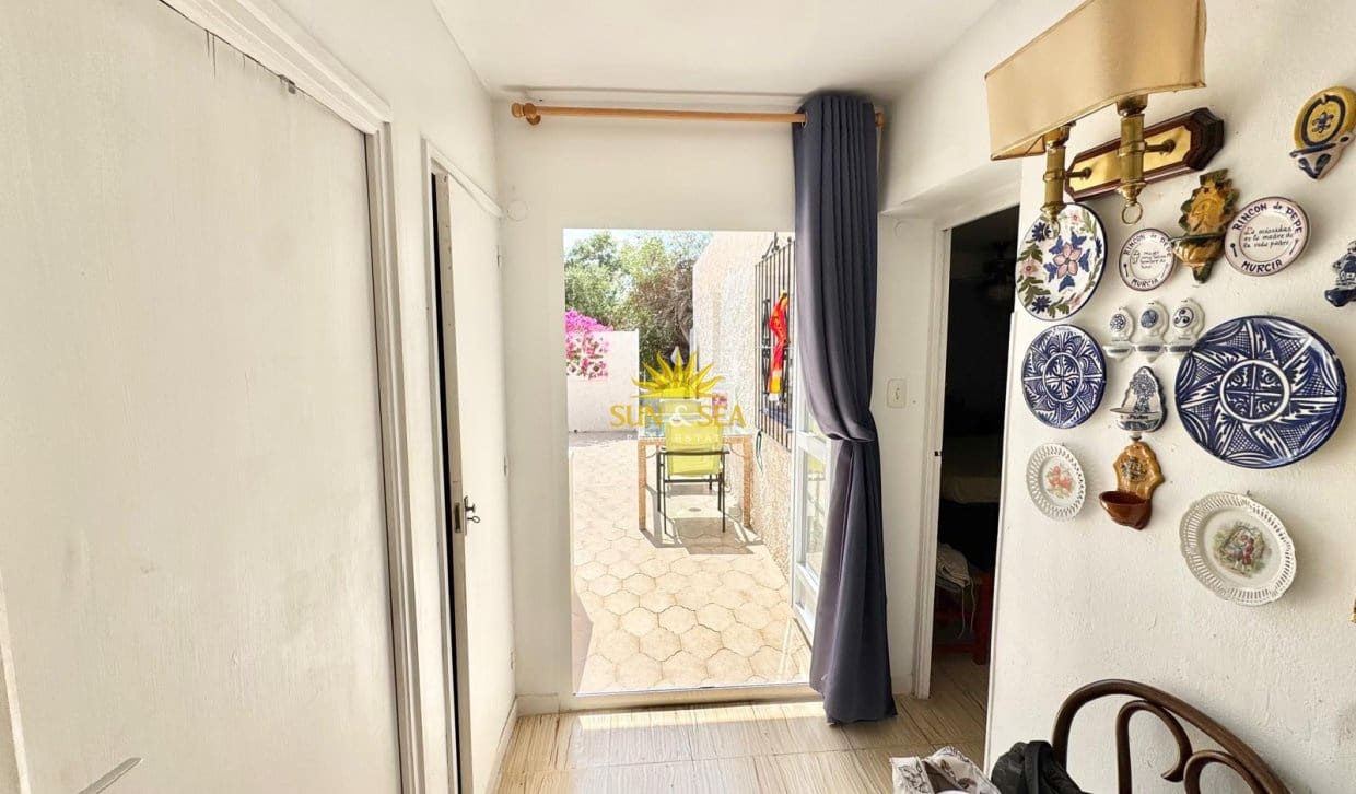 6 bedroom Villa for holiday rental in Torrevieja with garage - € 1,250 (Ref: 10022955)
