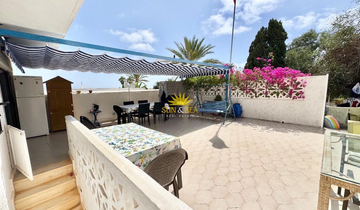 6 bedroom Villa for holiday rental in Torrevieja with garage - € 1,250 (Ref: 10022955)