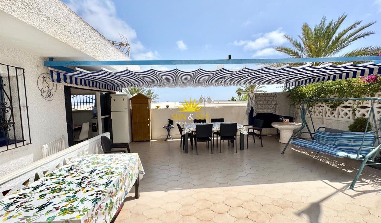 6 bedroom Villa for holiday rental in Torrevieja with garage - € 1,250 (Ref: 10022955)