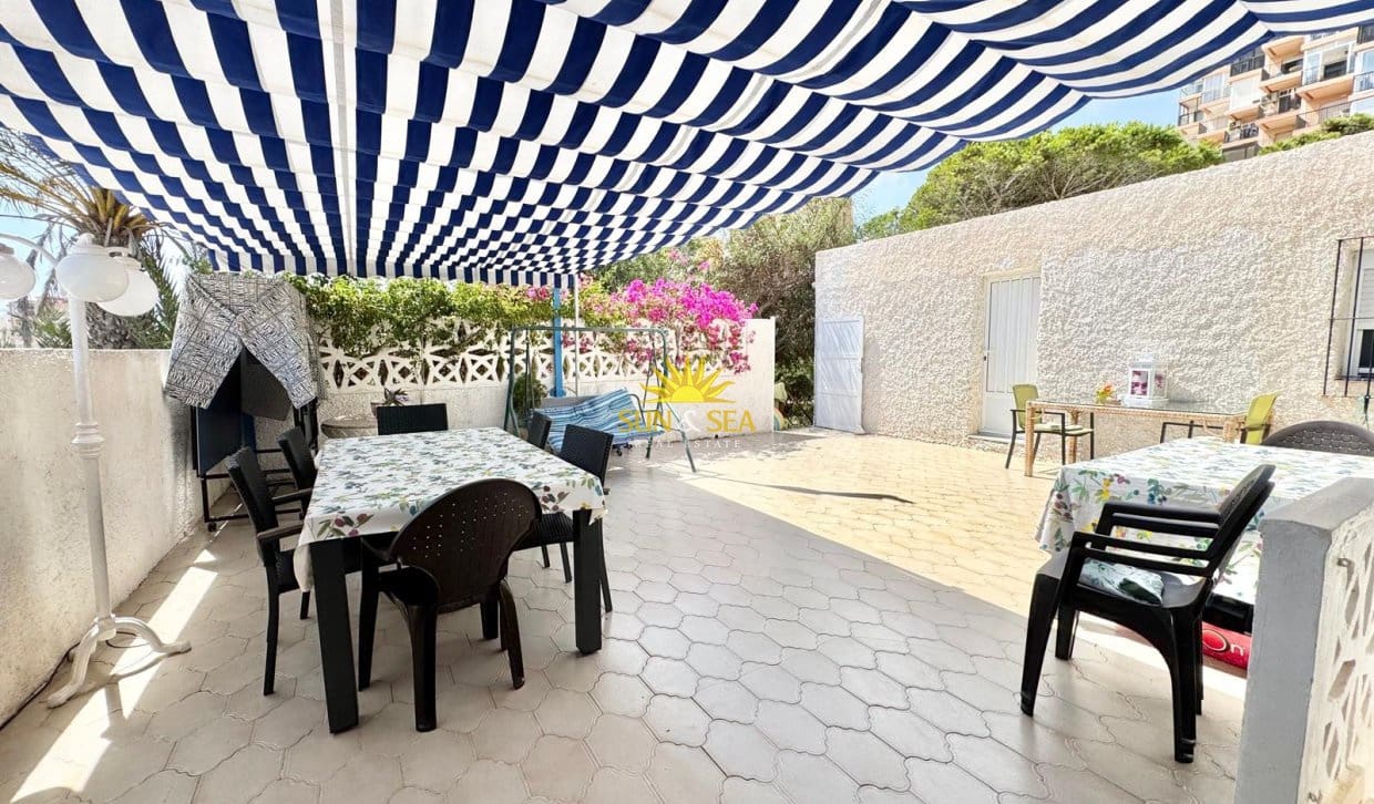 6 bedroom Villa for holiday rental in Torrevieja with garage - € 1,250 (Ref: 10022955)