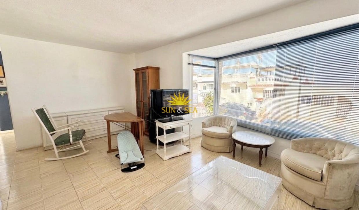 6 bedroom Villa for holiday rental in Torrevieja with garage - € 1,250 (Ref: 10022955)