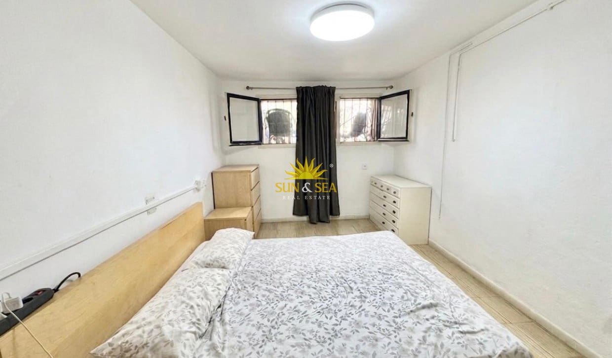 6 bedroom Villa for holiday rental in Torrevieja with garage - € 1,250 (Ref: 10022955)