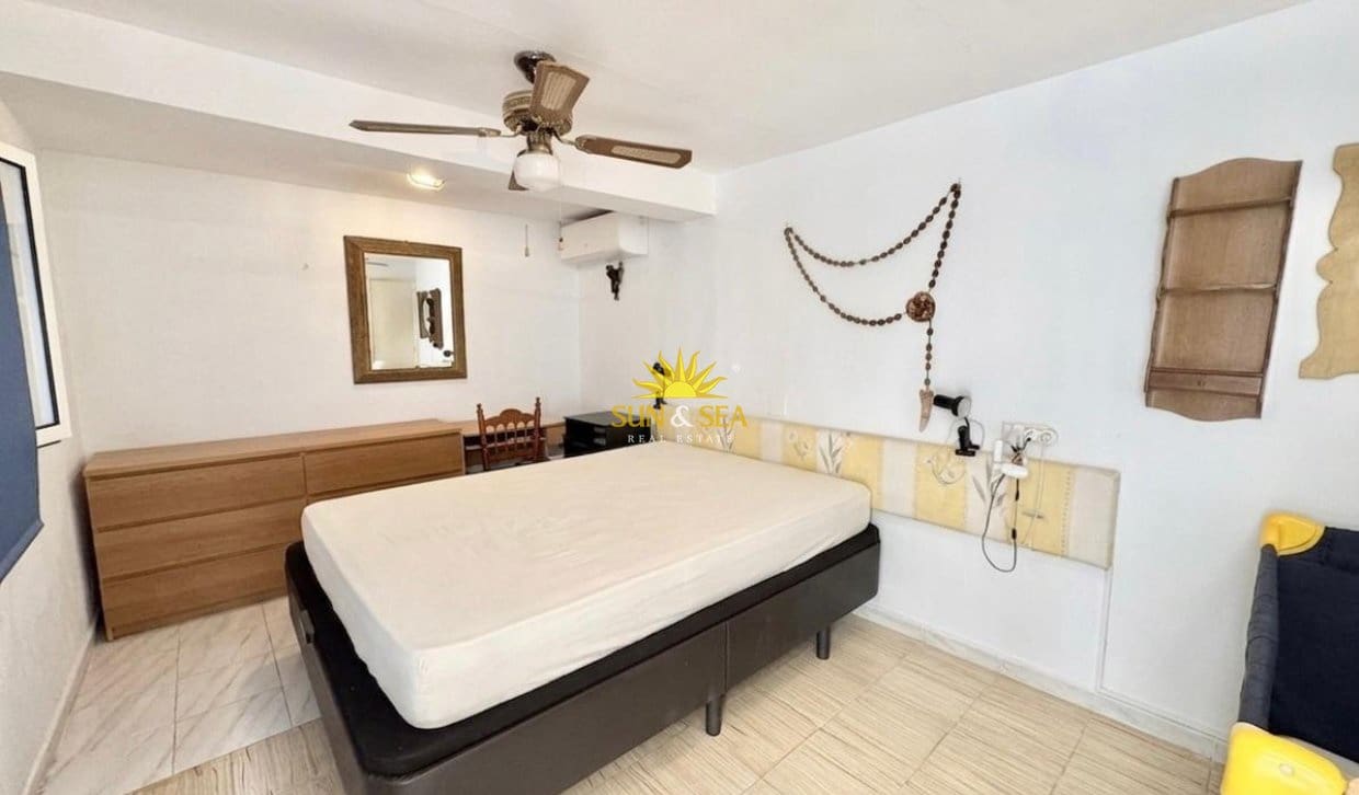 6 bedroom Villa for holiday rental in Torrevieja with garage - € 1,250 (Ref: 10022955)