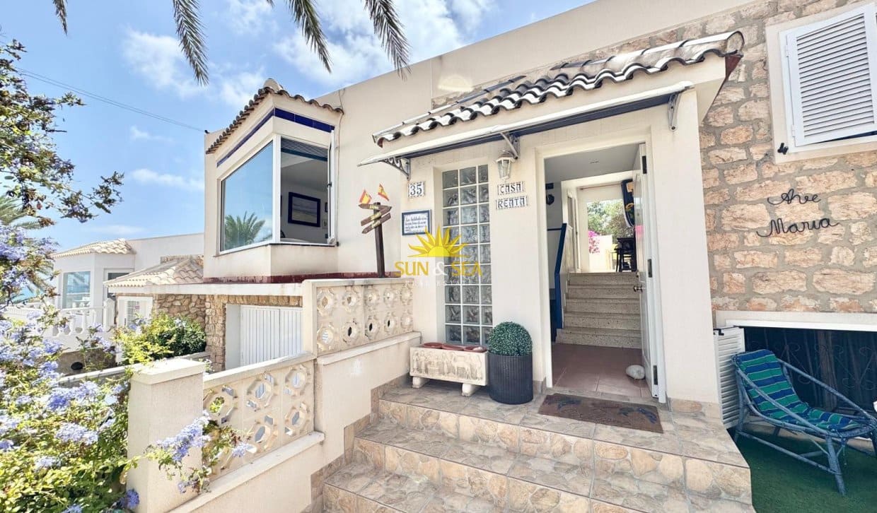 6 bedroom Villa for holiday rental in Torrevieja with garage - € 1,250 (Ref: 10022955)