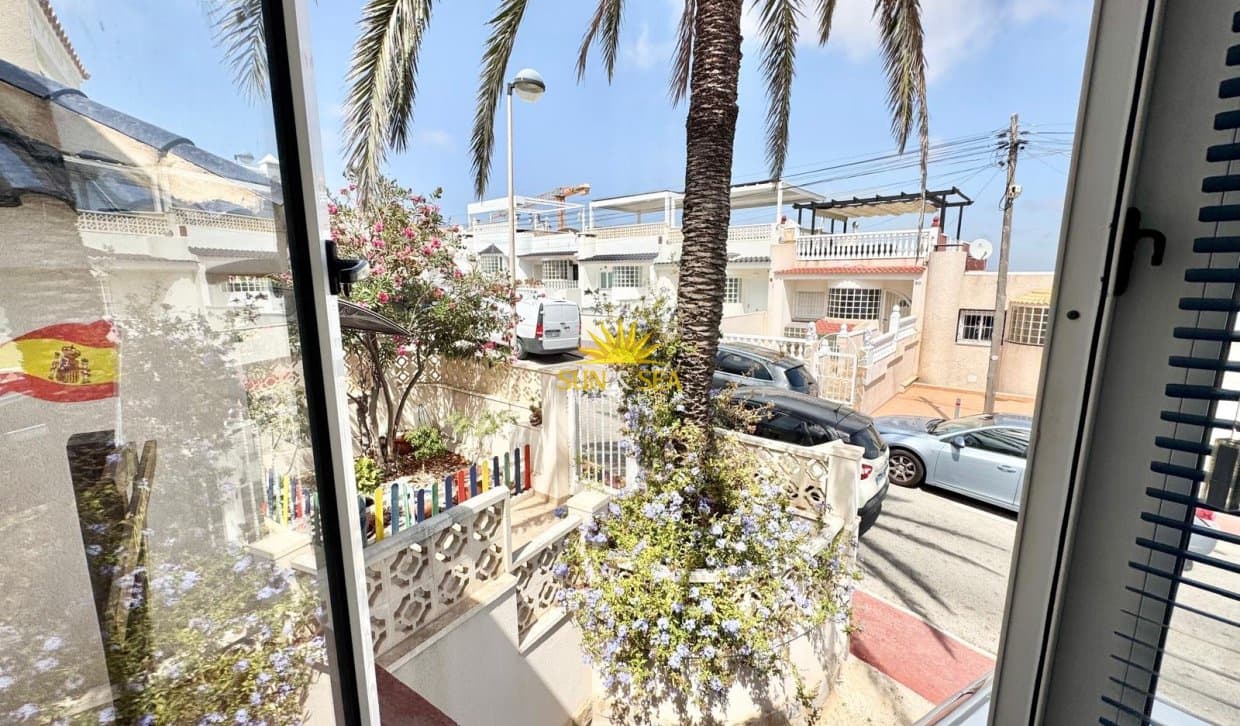 6 bedroom Villa for holiday rental in Torrevieja with garage - € 1,250 (Ref: 10022955)