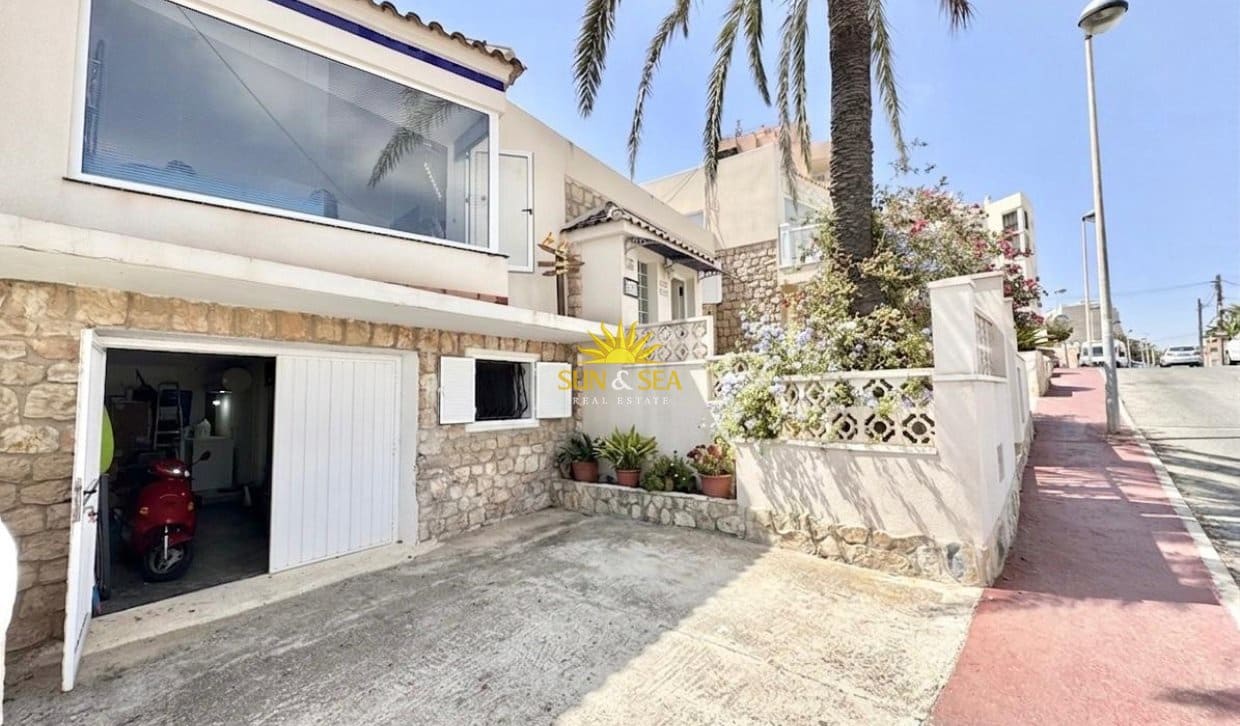 6 bedroom Villa for holiday rental in Torrevieja with garage - € 1,250 (Ref: 10022955)