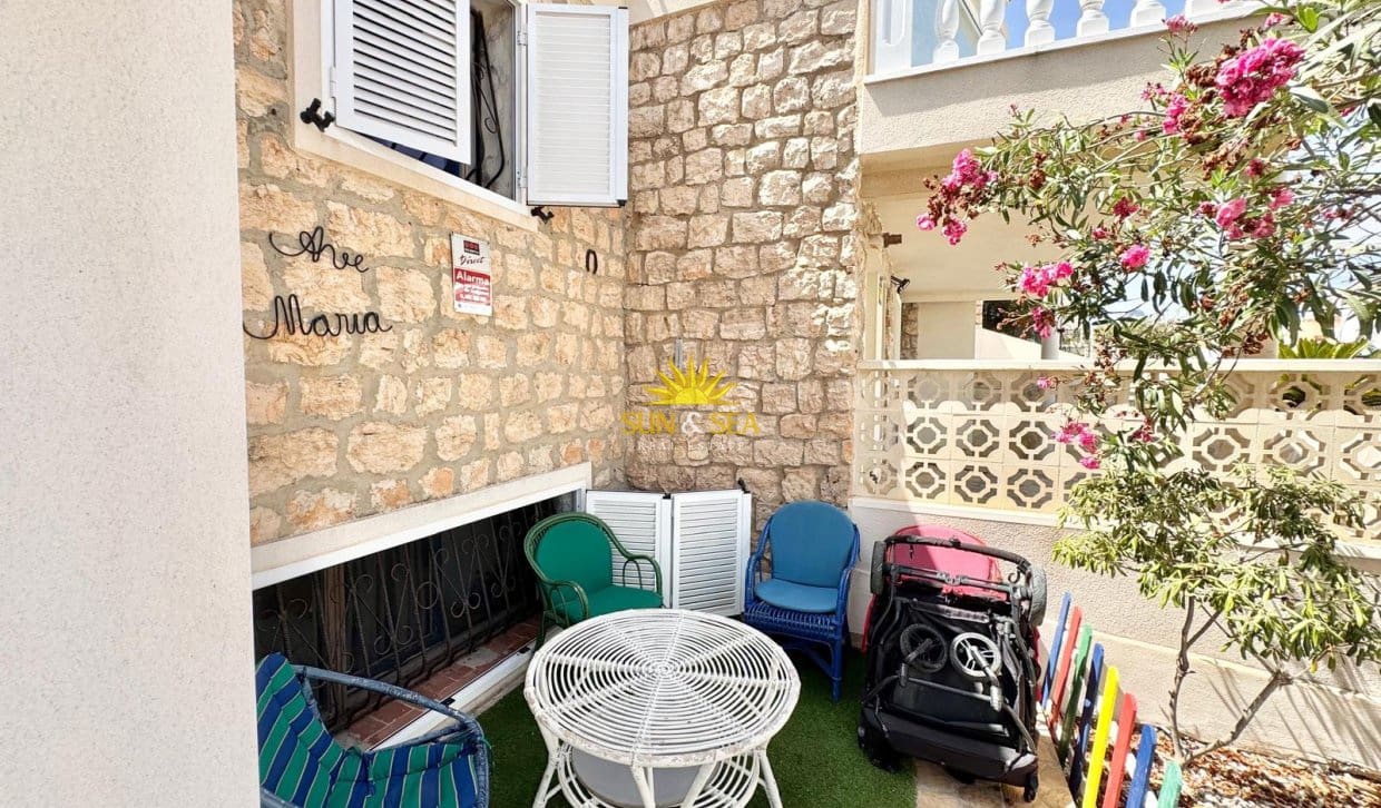 6 bedroom Villa for holiday rental in Torrevieja with garage - € 1,250 (Ref: 10022955)
