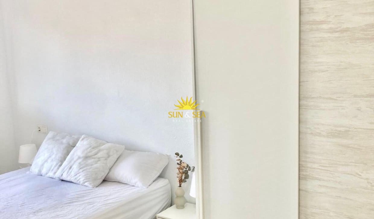 Apartamento de 3 habitaciones en Alicante / Alacant ciudad en alquiler con garaje - 1.350 € (Ref: 10023156)
