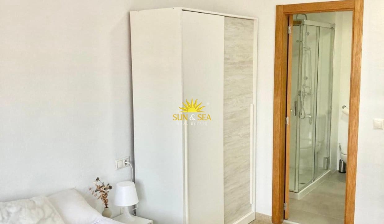 Apartamento de 3 habitaciones en Alicante / Alacant ciudad en alquiler con garaje - 1.350 € (Ref: 10023156)