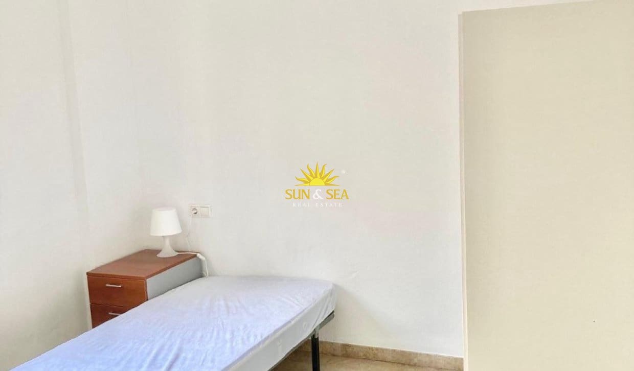Apartamento de 3 habitaciones en Alicante / Alacant ciudad en alquiler con garaje - 1.350 € (Ref: 10023156)
