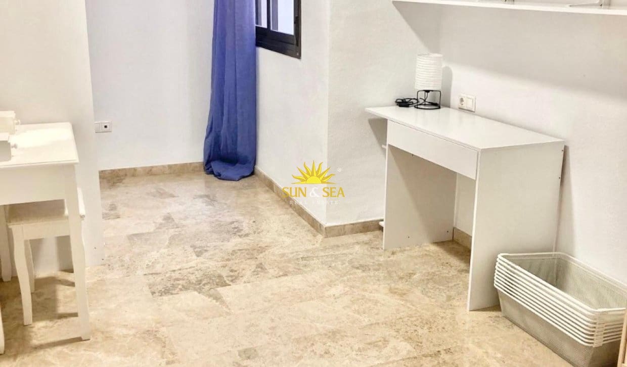 Apartamento de 3 habitaciones en Alicante / Alacant ciudad en alquiler con garaje - 1.350 € (Ref: 10023156)
