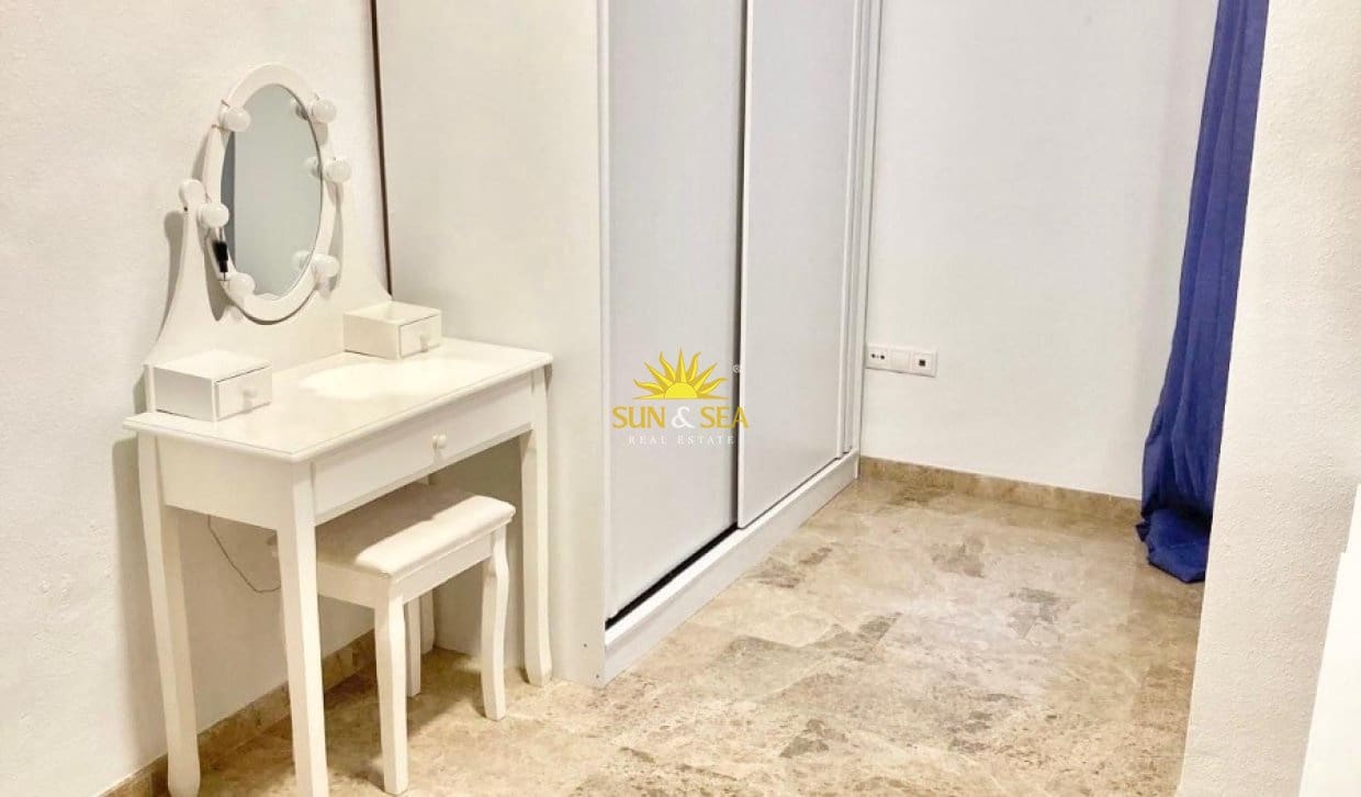 Apartamento de 3 habitaciones en Alicante / Alacant ciudad en alquiler con garaje - 1.350 € (Ref: 10023156)
