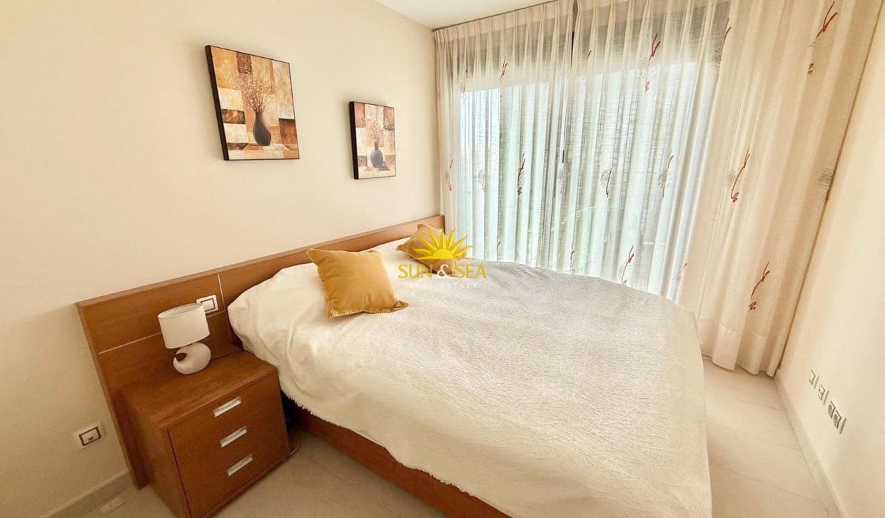 Apartamento de 2 habitaciones en Benidorm en alquiler vacacional con garaje - 1.550 € (Ref: 10023157)