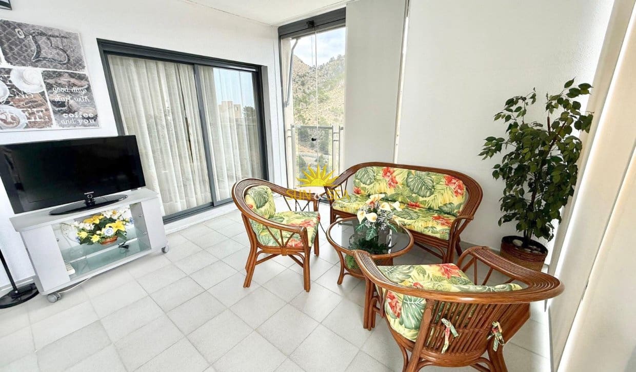 Apartamento de 2 habitaciones en Benidorm en alquiler vacacional con garaje - 1.550 € (Ref: 10023157)