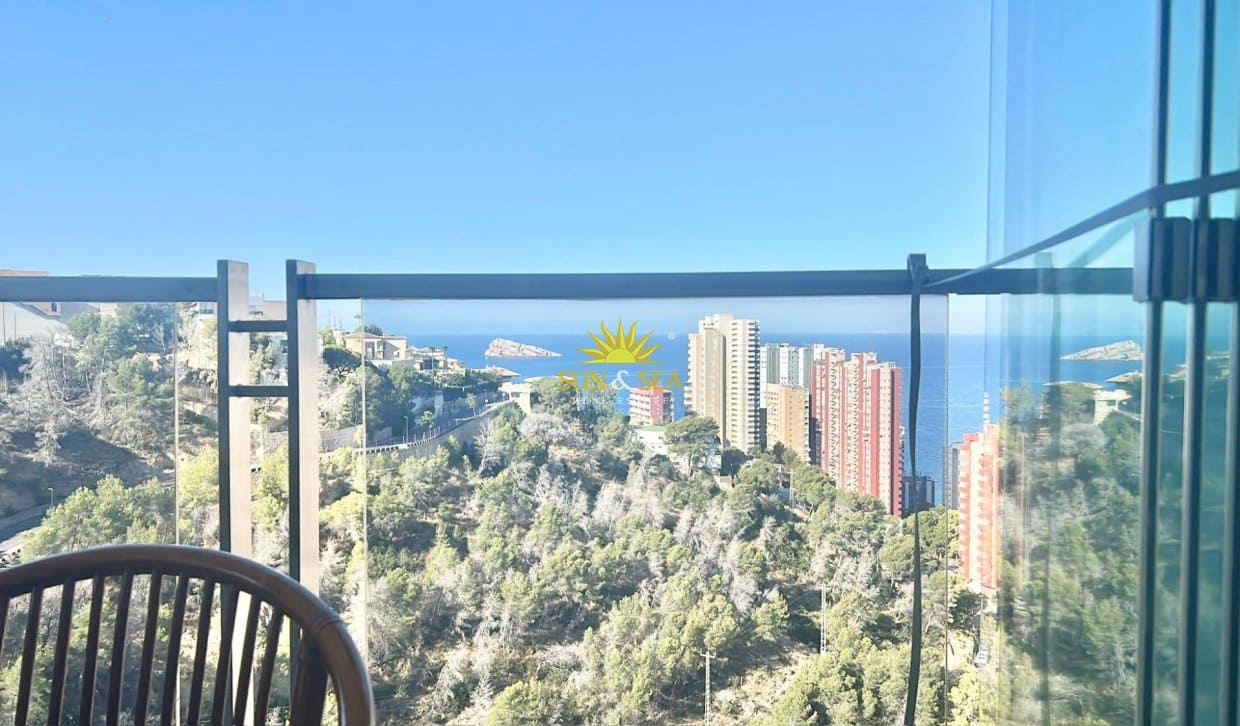 Apartamento de 2 habitaciones en Benidorm en alquiler vacacional con garaje - 1.550 € (Ref: 10023157)