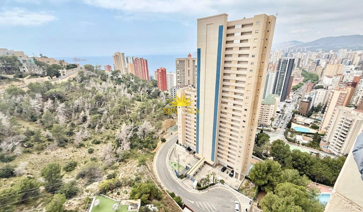 Apartamento de 2 habitaciones en Benidorm en alquiler vacacional con garaje - 1.550 € (Ref: 10023157)