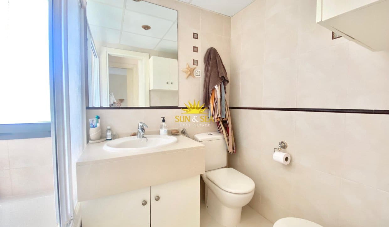 2 quarto Apartamento para arrendamento para férias em Benidorm com Garagem - 1 550 € (Ref: 10023157)