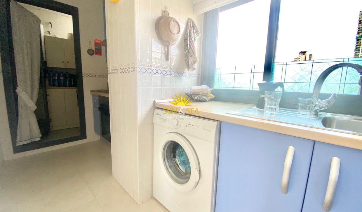 2 quarto Apartamento para arrendamento para férias em Benidorm com Garagem - 1 550 € (Ref: 10023157)