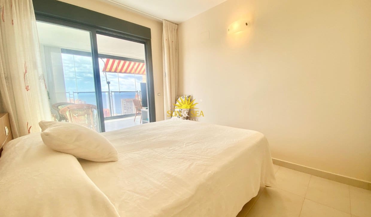 2 quarto Apartamento para arrendamento para férias em Benidorm com Garagem - 1 550 € (Ref: 10023157)