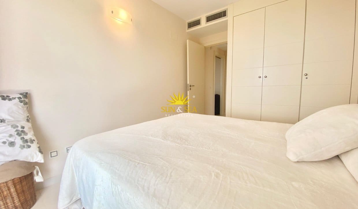 2 quarto Apartamento para arrendamento para férias em Benidorm com Garagem - 1 550 € (Ref: 10023157)