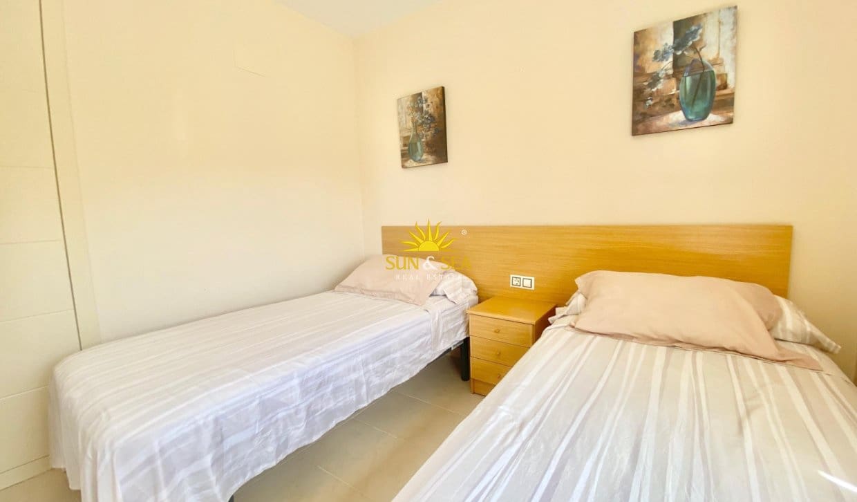2 quarto Apartamento para arrendamento para férias em Benidorm com Garagem - 1 550 € (Ref: 10023157)