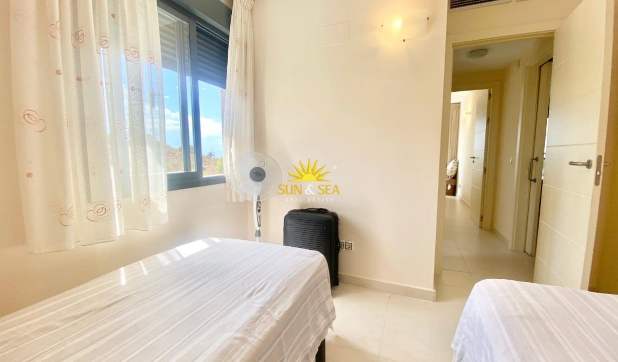 2 quarto Apartamento para arrendamento para férias em Benidorm com Garagem - 1 550 € (Ref: 10023157)