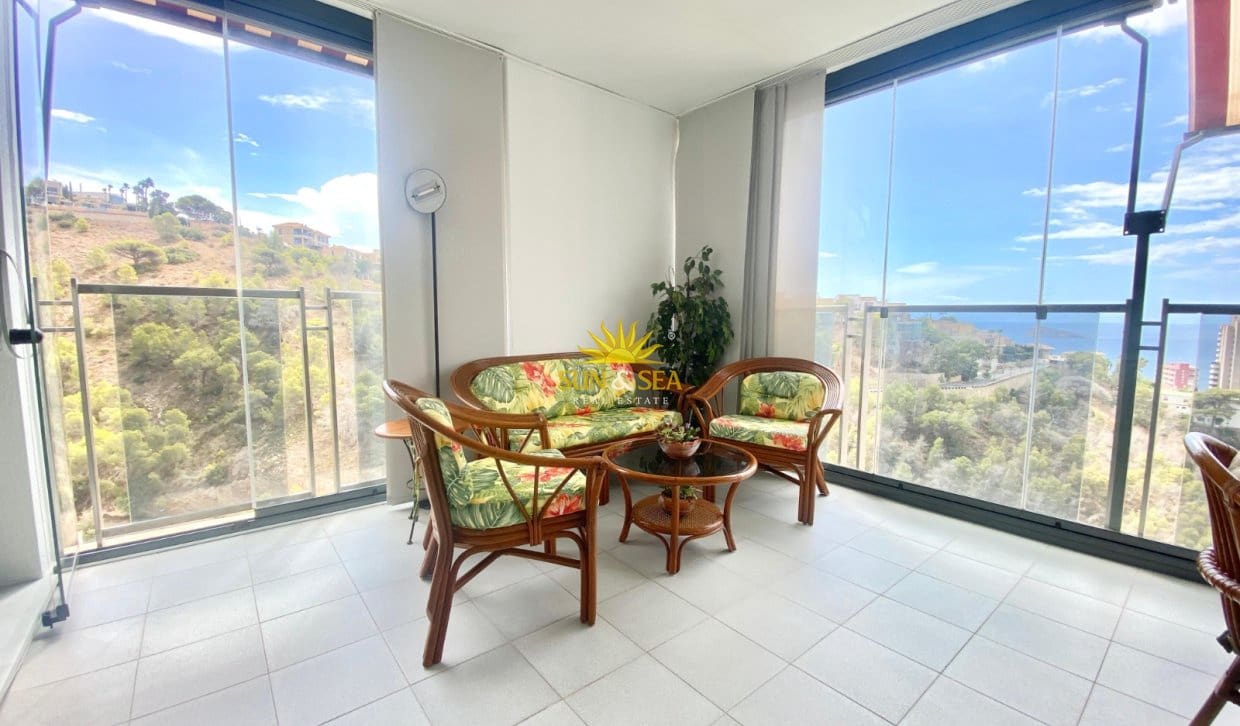 2 quarto Apartamento para arrendamento para férias em Benidorm com Garagem - 1 550 € (Ref: 10023157)