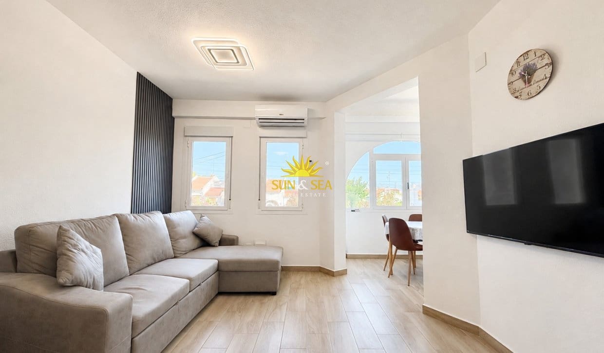 2 soverom Leilighet til leie i Torrevieja med svømmebasseng garasje - € 950 (Ref: 10023228)