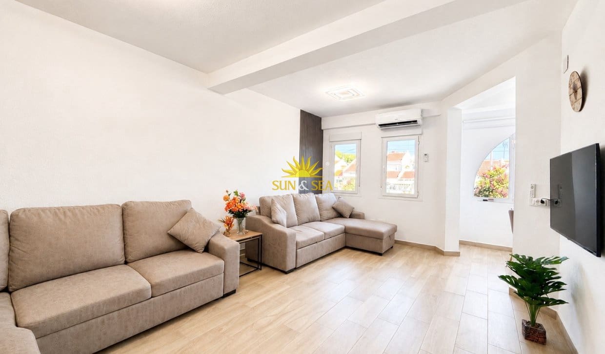 2 soverom Leilighet til leie i Torrevieja med svømmebasseng garasje - € 950 (Ref: 10023228)