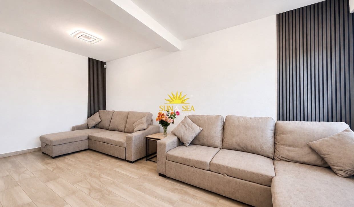 2 soverom Leilighet til leie i Torrevieja med svømmebasseng garasje - € 950 (Ref: 10023228)