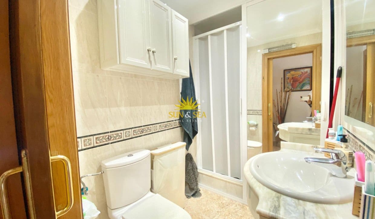 Appartement de 2 chambres à louer à Playa de San Juan avec piscine garage - 1 000 € (Ref: 10023285)