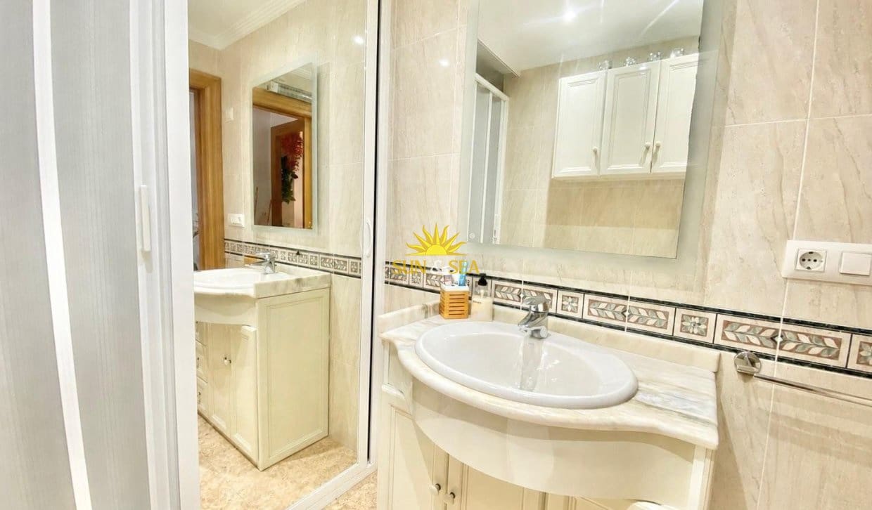 Appartement de 2 chambres à louer à Playa de San Juan avec piscine garage - 1 000 € (Ref: 10023285)