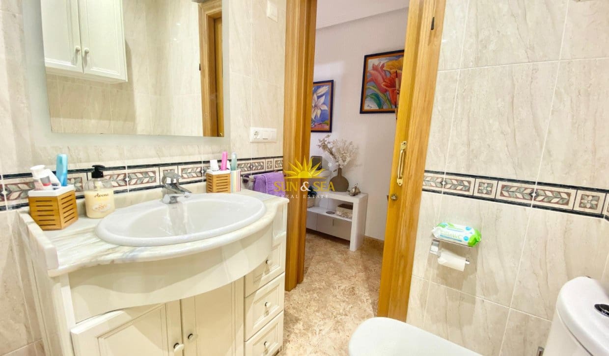 Appartement de 2 chambres à louer à Playa de San Juan avec piscine garage - 1 000 € (Ref: 10023285)