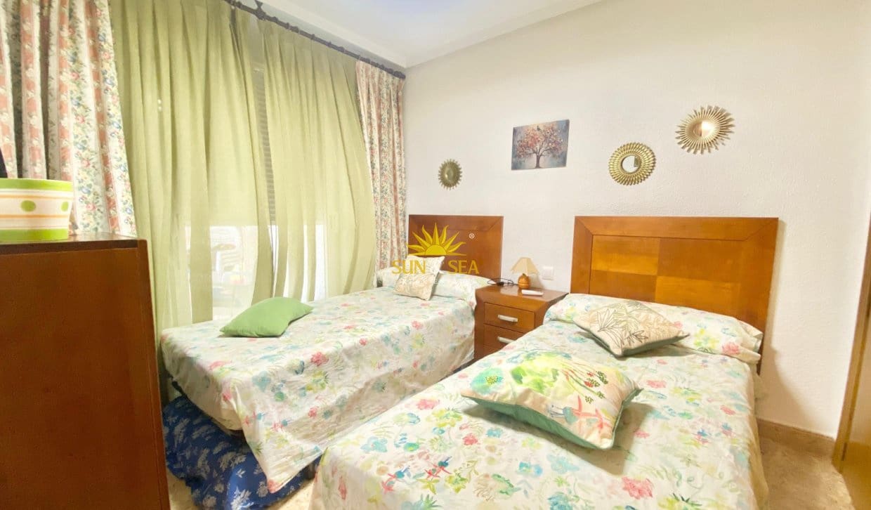 Appartement de 2 chambres à louer à Playa de San Juan avec piscine garage - 1 000 € (Ref: 10023285)