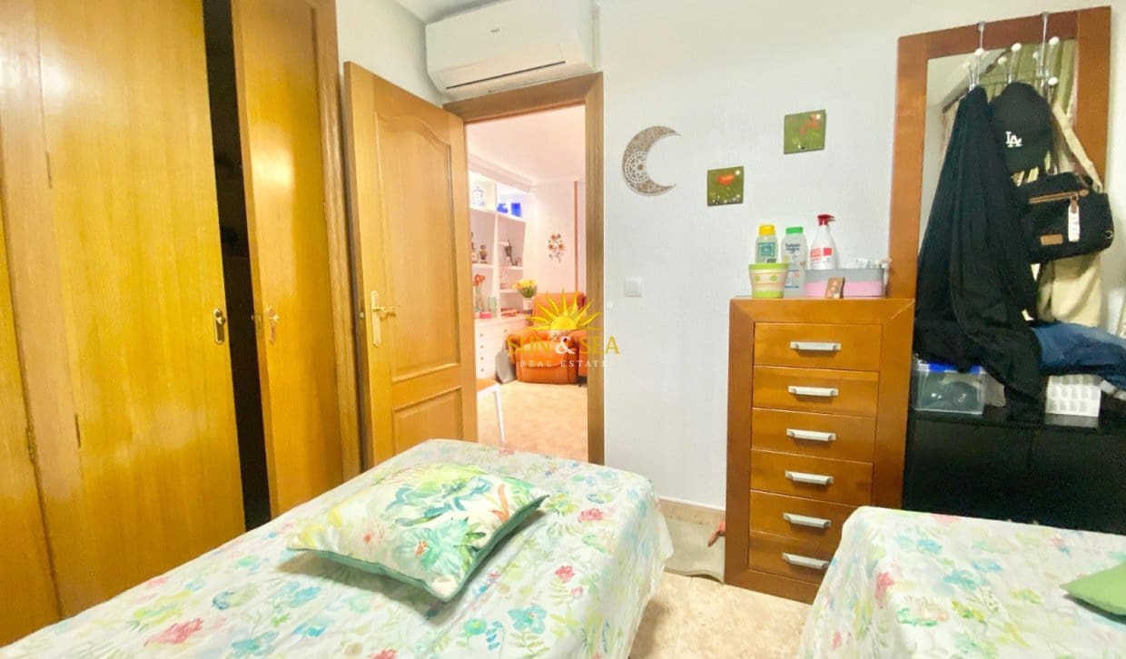 Appartement de 2 chambres à louer à Playa de San Juan avec piscine garage - 1 000 € (Ref: 10023285)