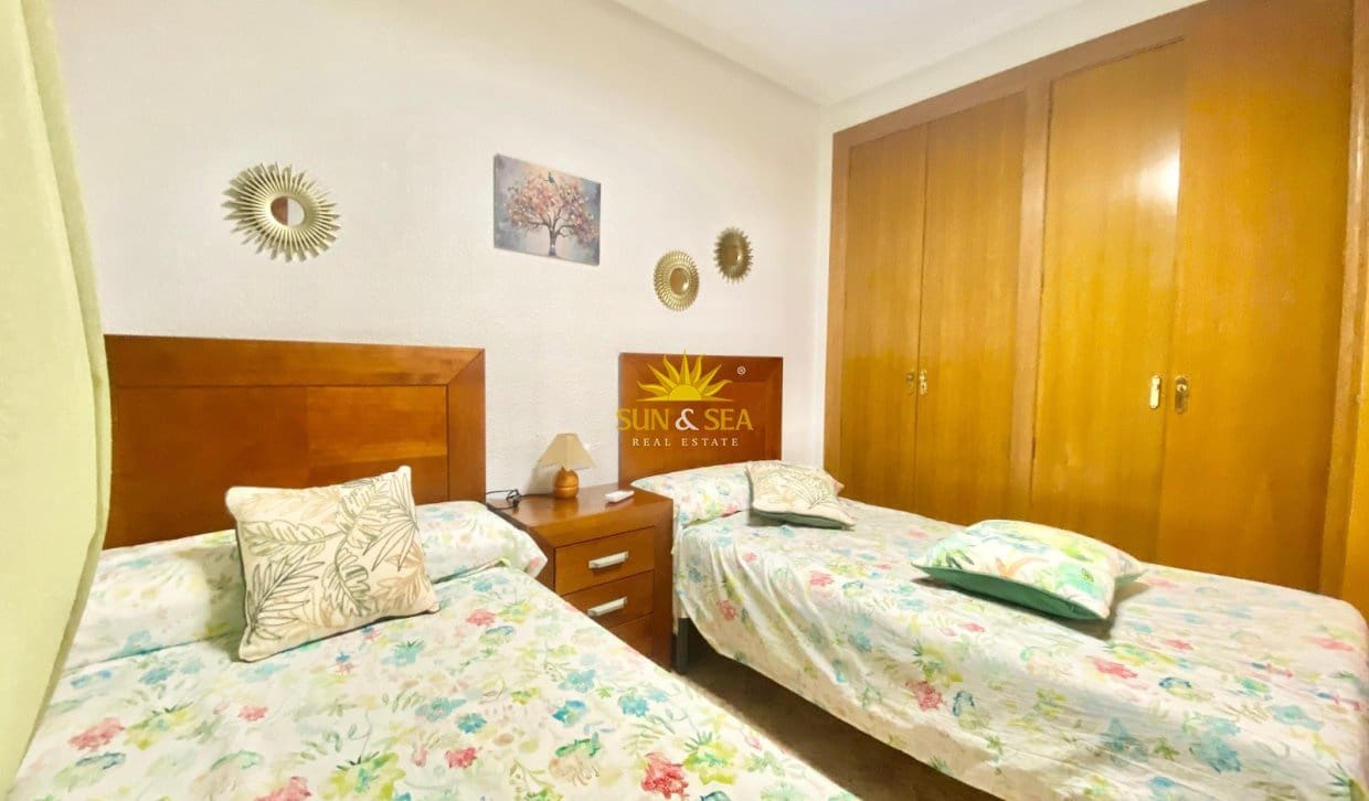 Appartement de 2 chambres à louer à Playa de San Juan avec piscine garage - 1 000 € (Ref: 10023285)