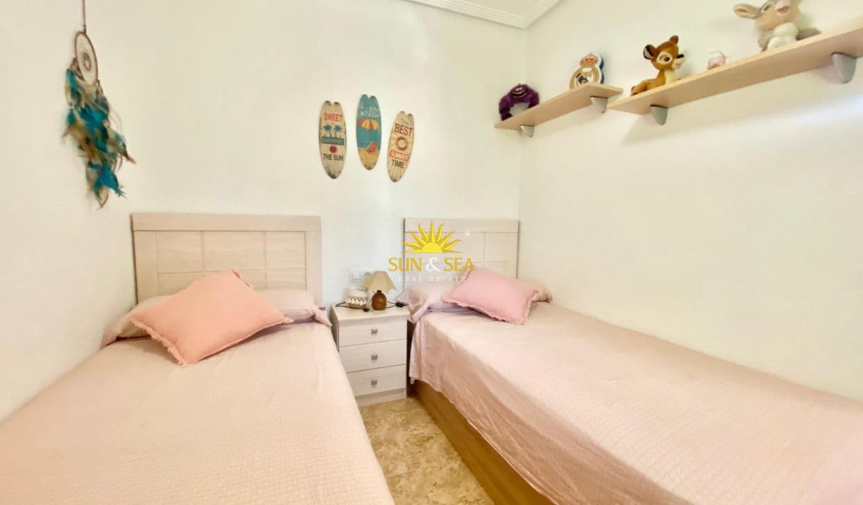 Appartement de 2 chambres à louer à Playa de San Juan avec piscine garage - 1 000 € (Ref: 10023285)