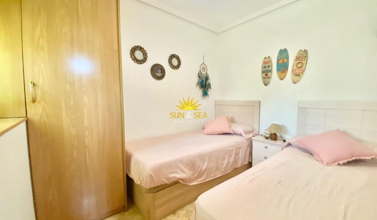 Appartement de 2 chambres à louer à Playa de San Juan avec piscine garage - 1 000 € (Ref: 10023285)