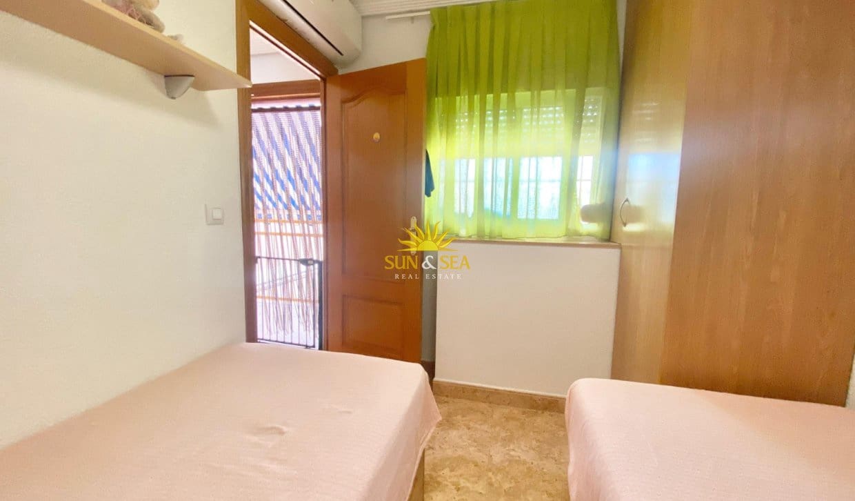 Appartement de 2 chambres à louer à Playa de San Juan avec piscine garage - 1 000 € (Ref: 10023285)