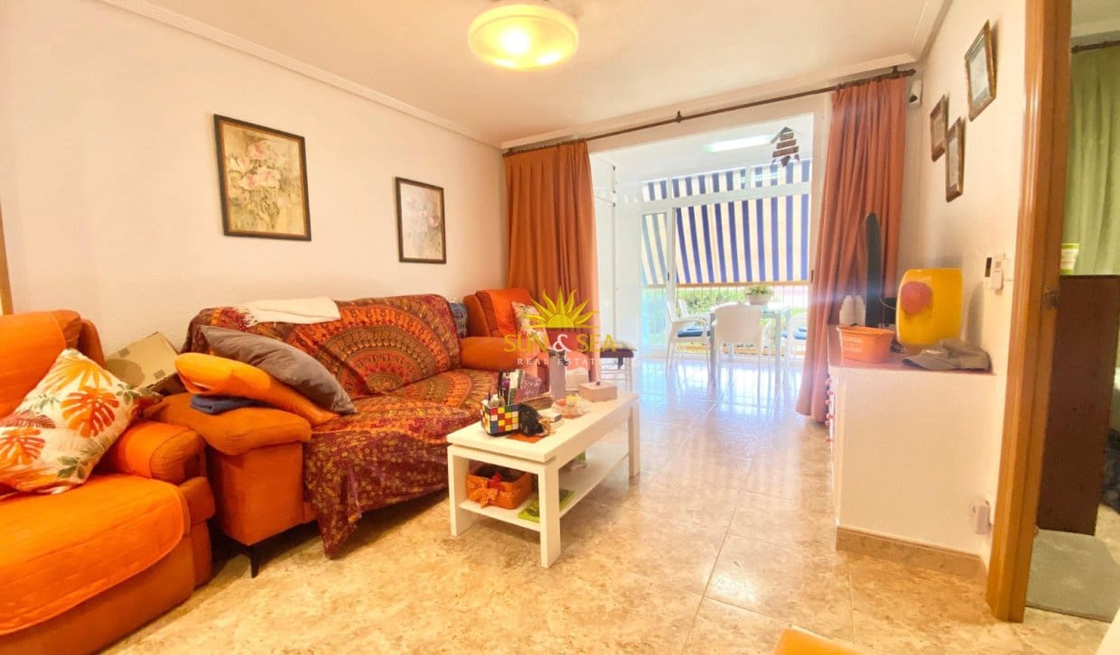 Appartement de 2 chambres à louer à Playa de San Juan avec piscine garage - 1 000 € (Ref: 10023285)