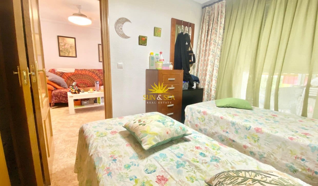 Appartement de 2 chambres à louer à Playa de San Juan avec piscine garage - 1 000 € (Ref: 10023285)