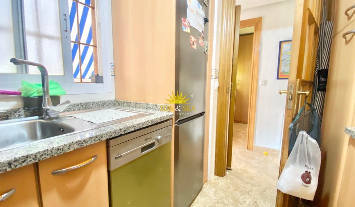 Appartement de 2 chambres à louer à Playa de San Juan avec piscine garage - 1 000 € (Ref: 10023285)