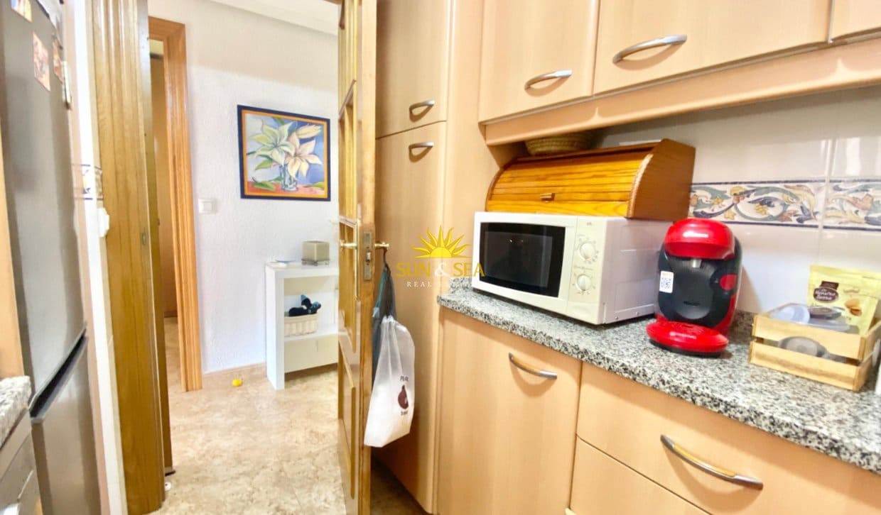 Appartement de 2 chambres à louer à Playa de San Juan avec piscine garage - 1 000 € (Ref: 10023285)